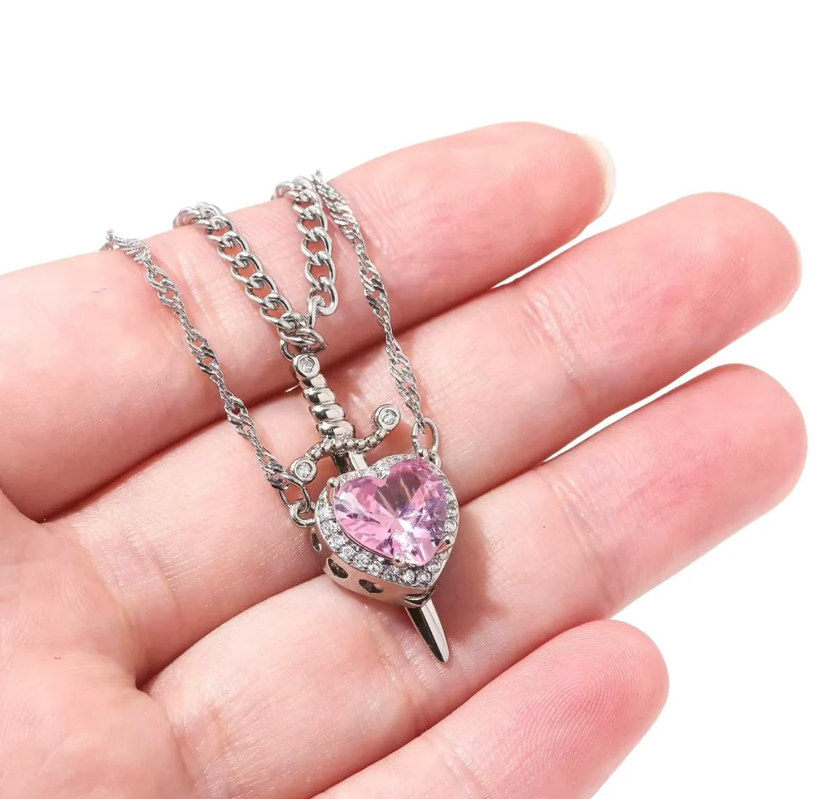 Collar corazón y espada